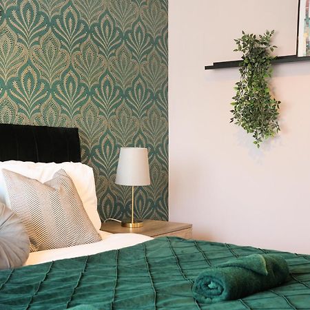 Cosy Corner In Aylesbury Near Stoke Mandeville Hospital & Town Centre With Private Parking מראה חיצוני תמונה