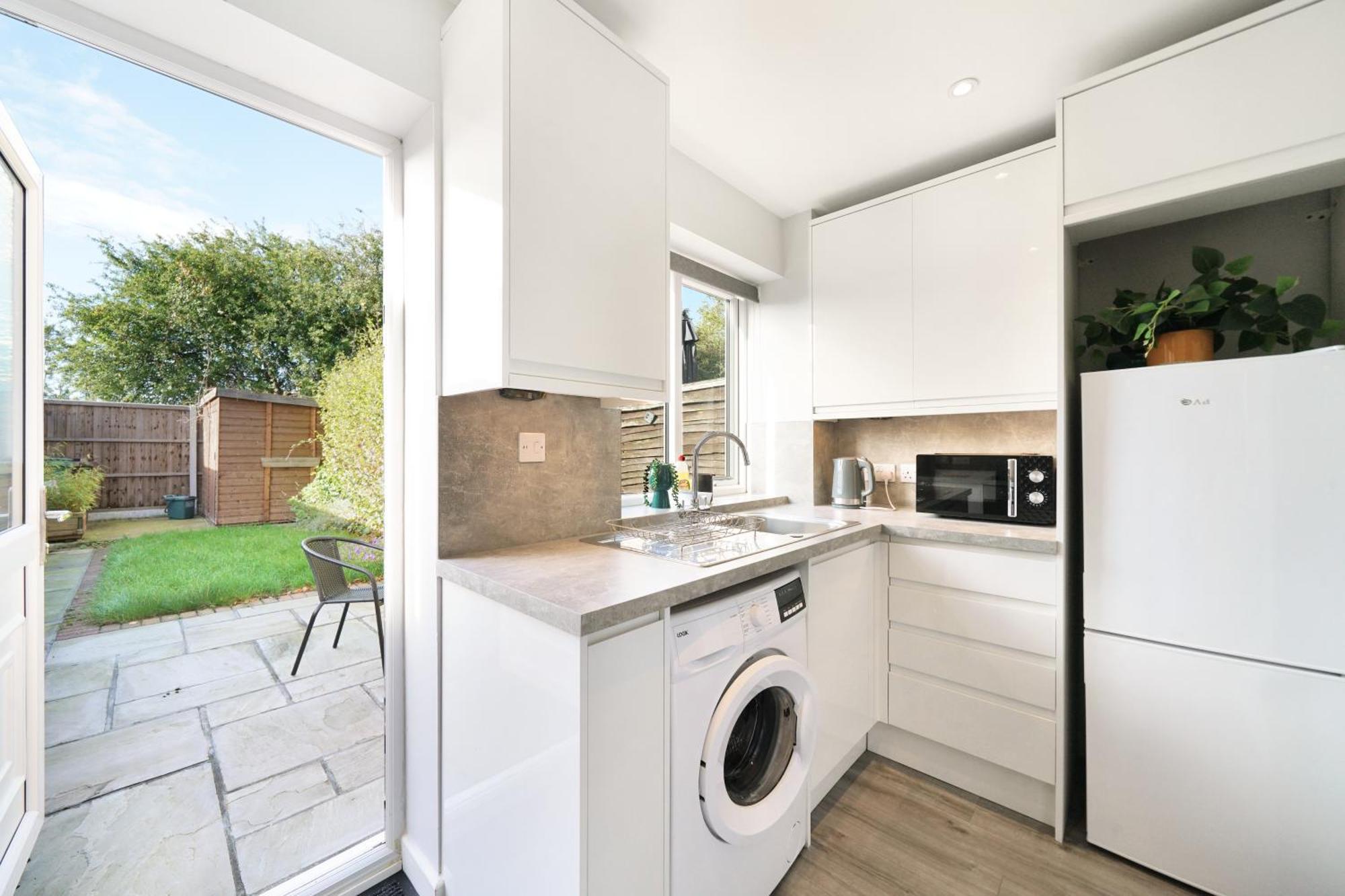 Cosy Corner In Aylesbury Near Stoke Mandeville Hospital & Town Centre With Private Parking מראה חיצוני תמונה