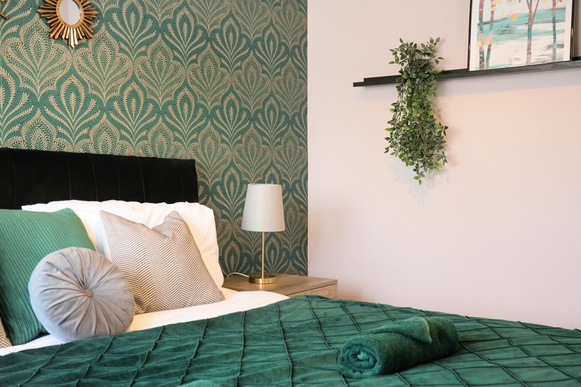 Cosy Corner In Aylesbury Near Stoke Mandeville Hospital & Town Centre With Private Parking מראה חיצוני תמונה