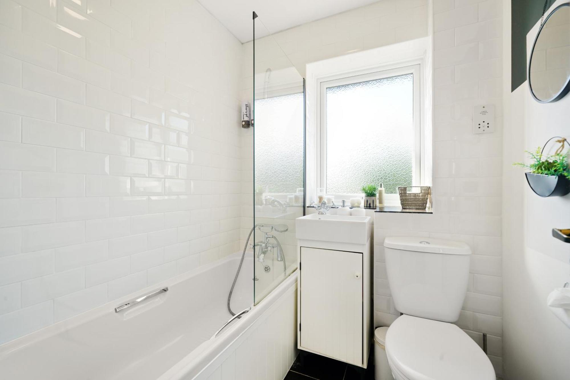 Cosy Corner In Aylesbury Near Stoke Mandeville Hospital & Town Centre With Private Parking מראה חיצוני תמונה