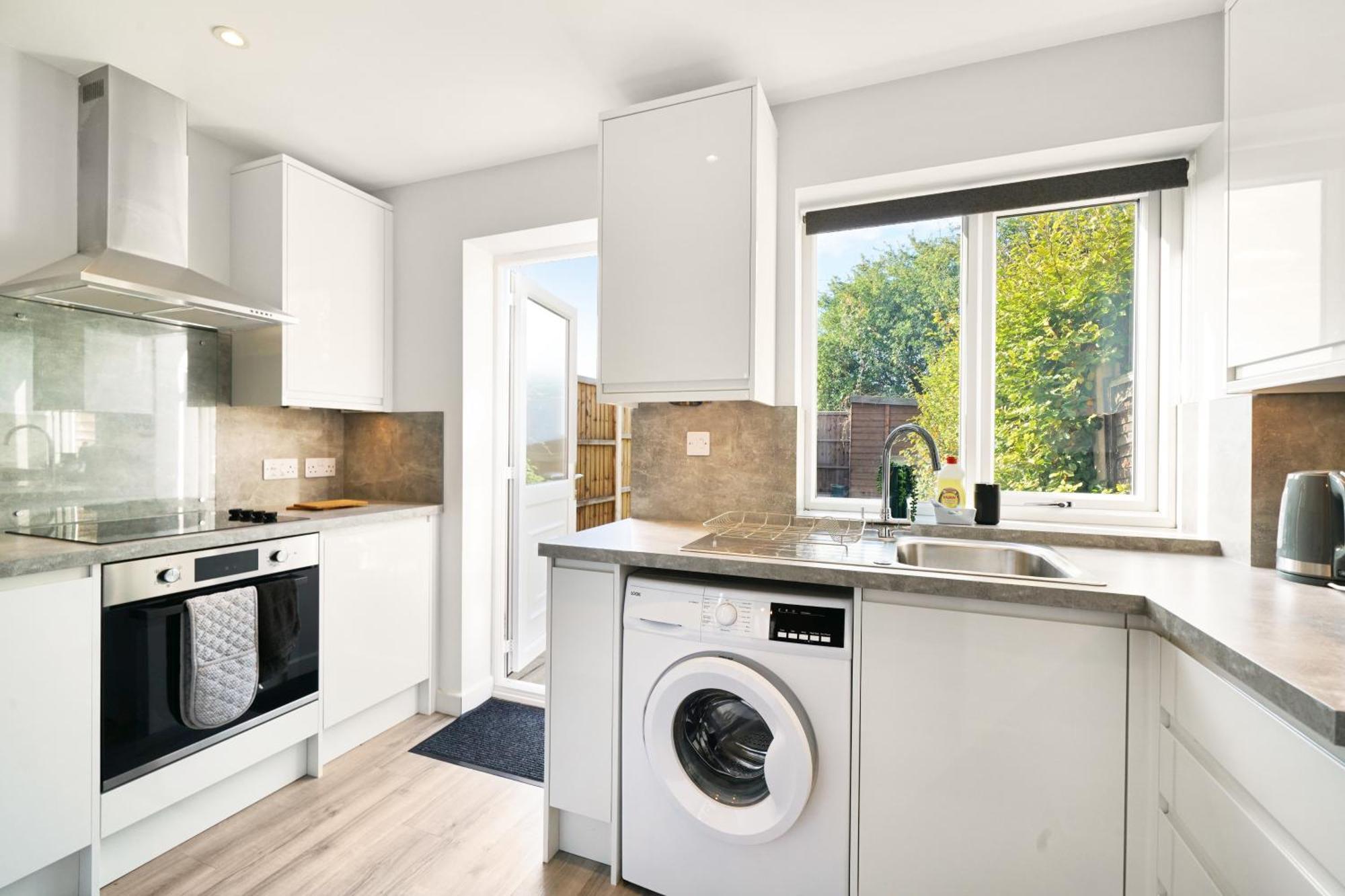 Cosy Corner In Aylesbury Near Stoke Mandeville Hospital & Town Centre With Private Parking מראה חיצוני תמונה