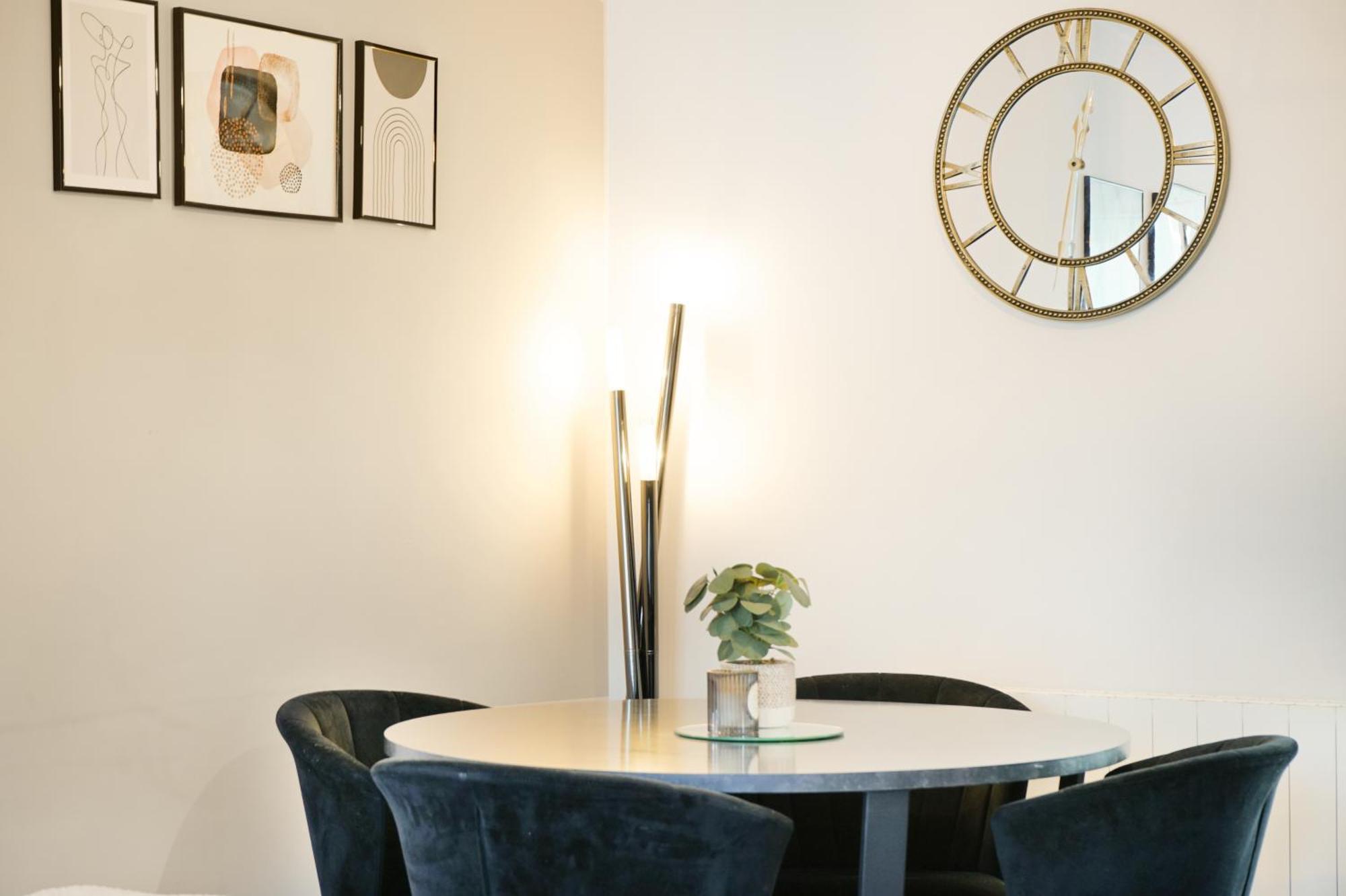 Cosy Corner In Aylesbury Near Stoke Mandeville Hospital & Town Centre With Private Parking מראה חיצוני תמונה