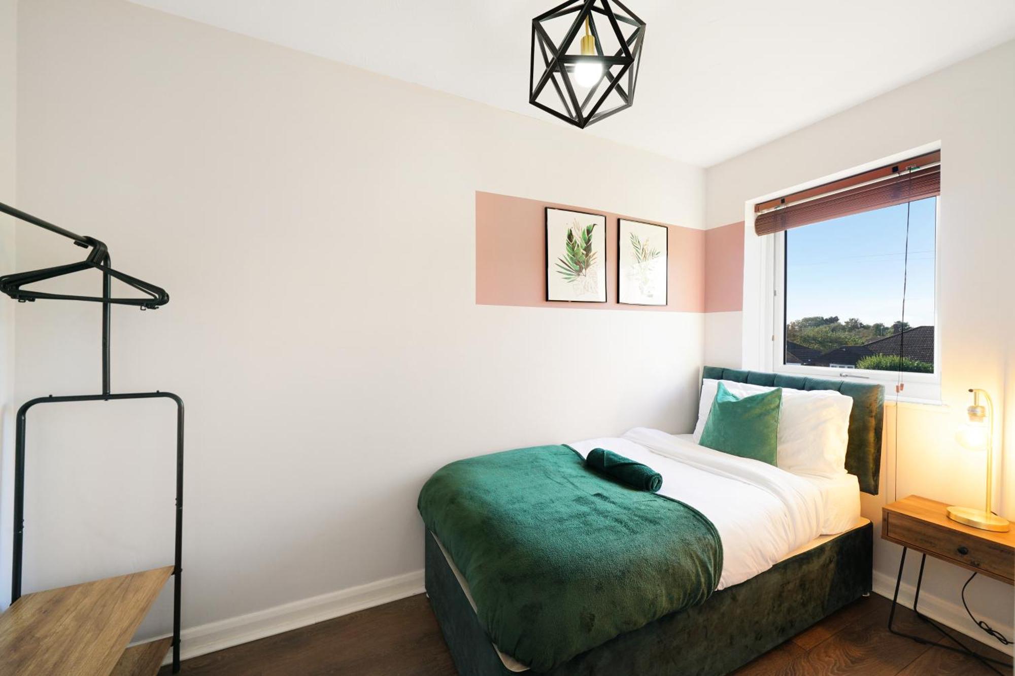 Cosy Corner In Aylesbury Near Stoke Mandeville Hospital & Town Centre With Private Parking מראה חיצוני תמונה
